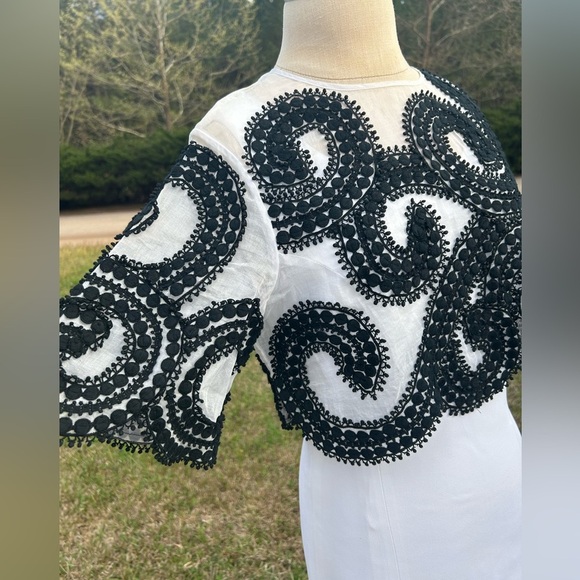 Andrew GN black white embroidered shawl cape top - Picture 4 of 8